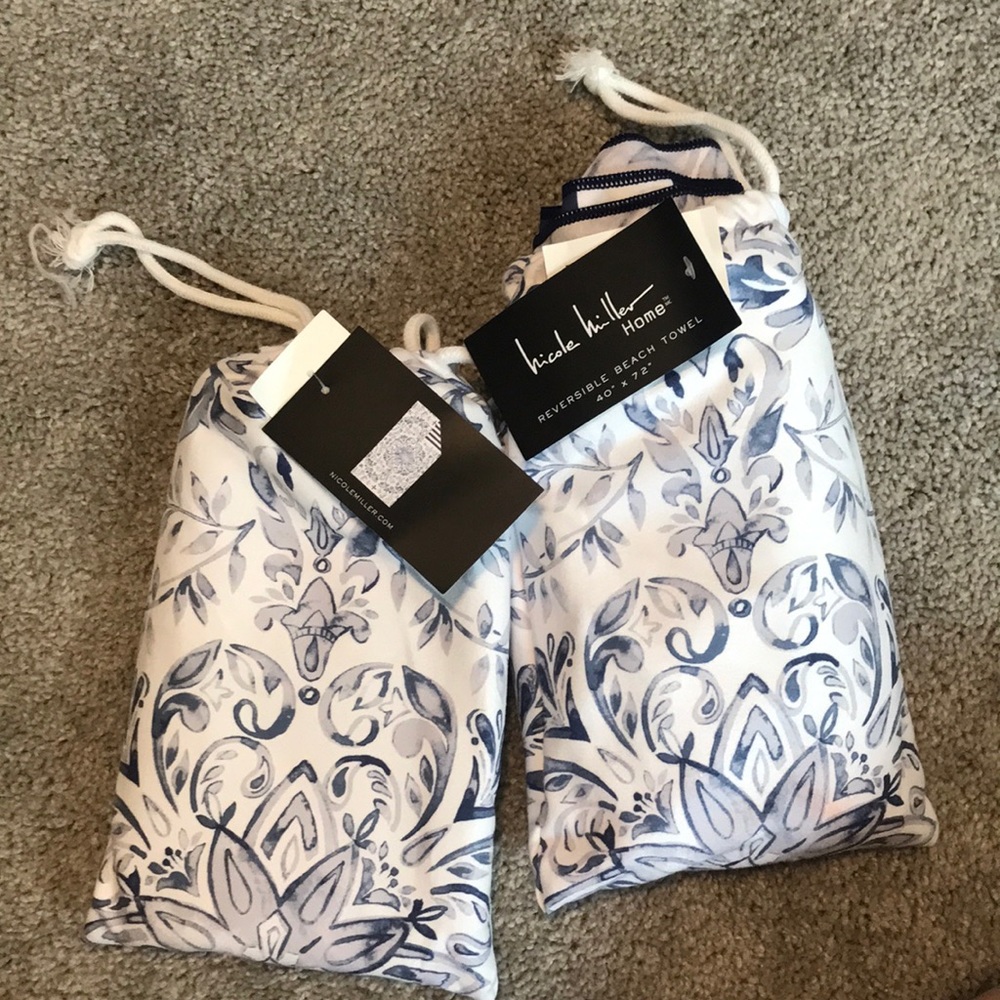 Nicole miller reversible beach towel set of 2. Never used!!!
